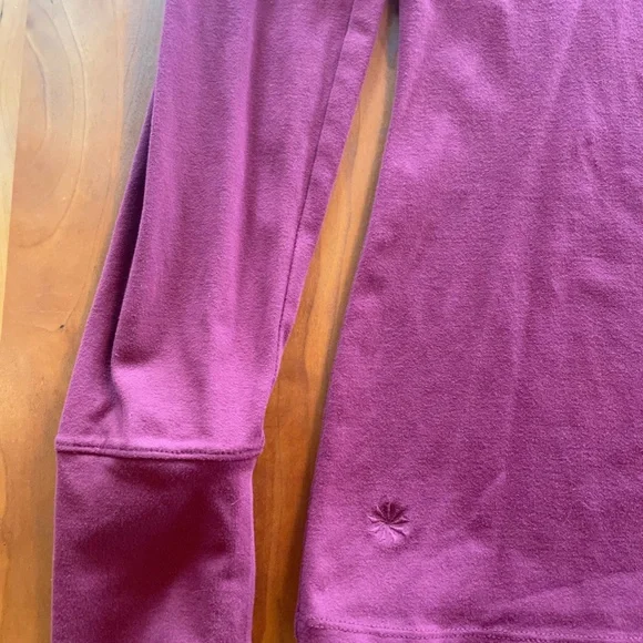 ⭐️ Athleta - mid weight long sleeve top - Picture 3 of 7